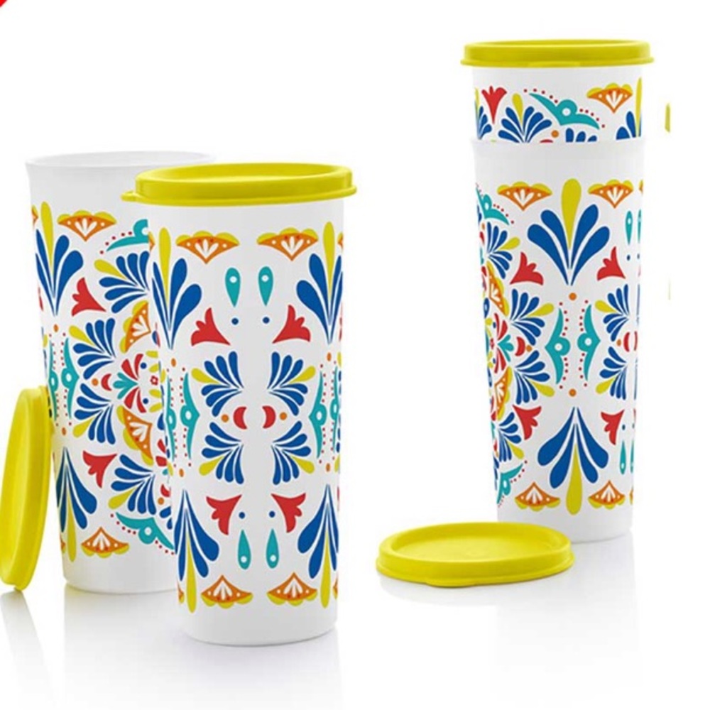 TUPPERWARE TUMBLERS SET